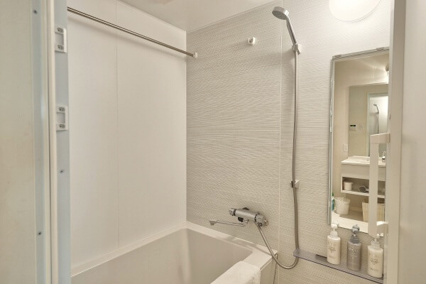 Suite_Room_Bathroom_2_fix